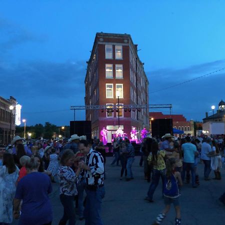 Frontier Hotel Pawhuska Exterior photo